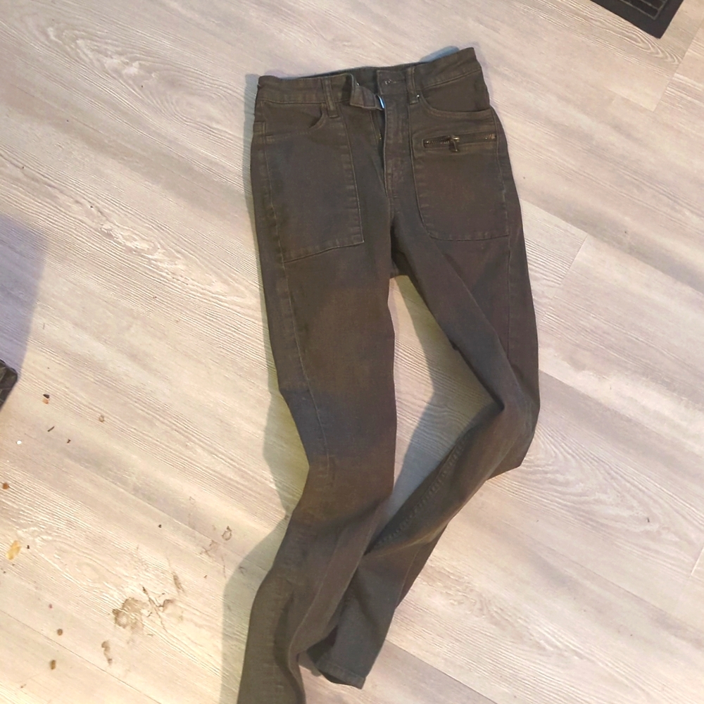 Divided skinny khaki denim. Barely worn